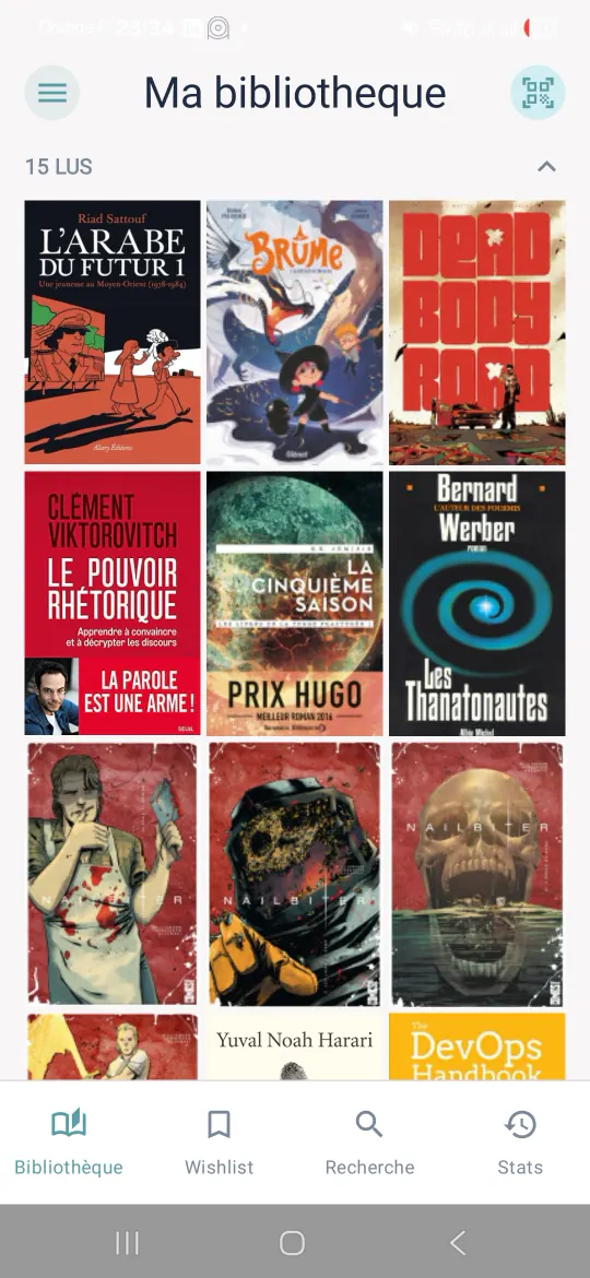 La bibliothèque en grille : quinze livres lus, présentés par leur couverture, et les onglets Bibliothèque, Wishlist, Recherche et Stats en bas de l'écran.
